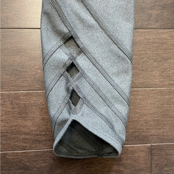 Under Armour Charcoal Grey Compression Heatgear Leggings Women’s Small - Picture 6 of 8